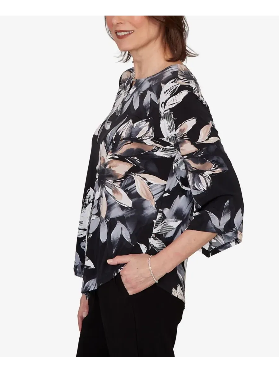Блуза с принтом Petite Watercolor Floral Printed Top Alfred Dunner — изображение 3 из 5, черный