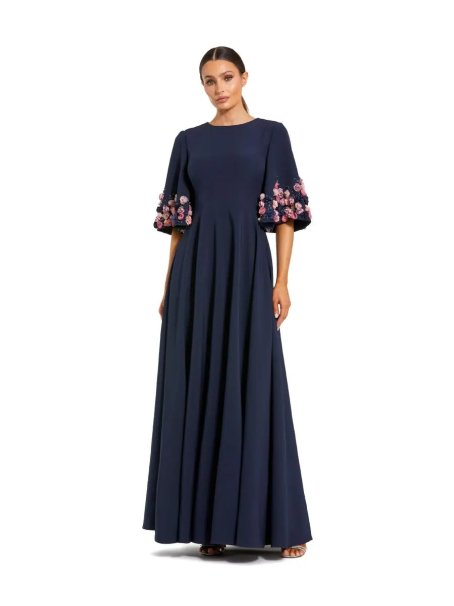 Женское платье из крепа с рукавами 3/4, А-силуэта, с цветочной отделкой Mac Duggal — изображение 1 из 3, синий