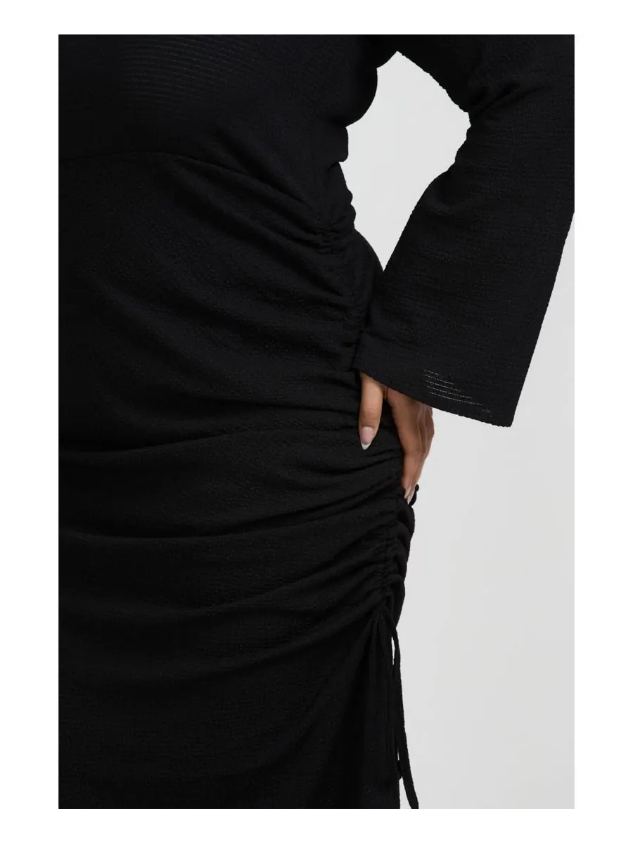 Женское длинное платье на одно плечо с расклешенными рукавами FASHION-SZN CURVE — изображение 8 из 8, черный