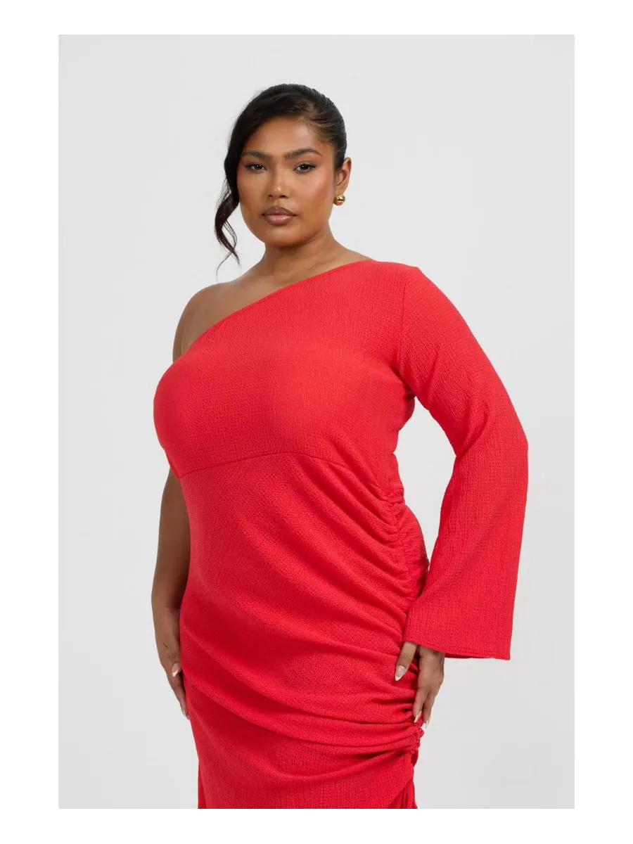 Женское длинное платье на одно плечо с расклешенными рукавами FASHION-SZN CURVE — изображение 2 из 8, красный