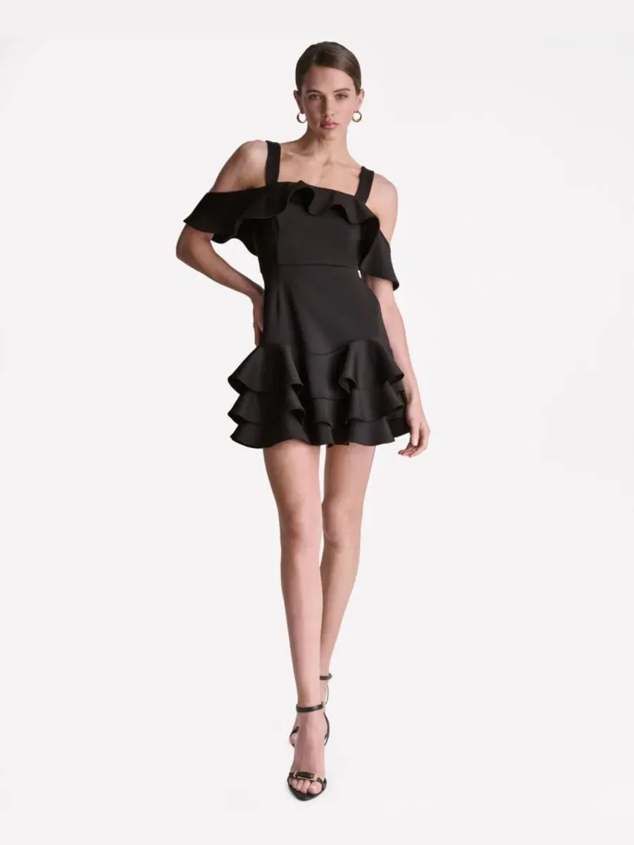 Платье мини с открытыми плечами и рюшами BCBG — изображение 1 из 5, черный