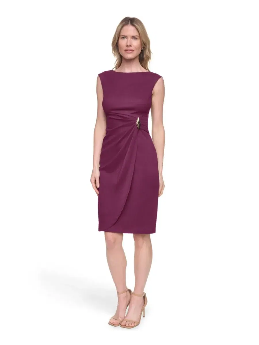 Платье-футляр с лодочкой и коротким рукавом Petite Boat Neck Cap-Sleeve Dress Jessica Howard — изображение 1 из 5, фиолетовый