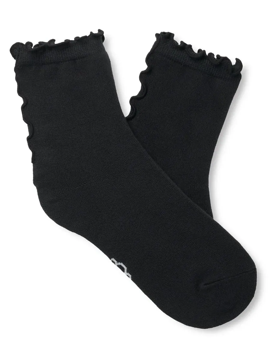 Женские носки UGG Karsyn Lettuce Edge Quarter Logo — изображение 1 из 3, черный