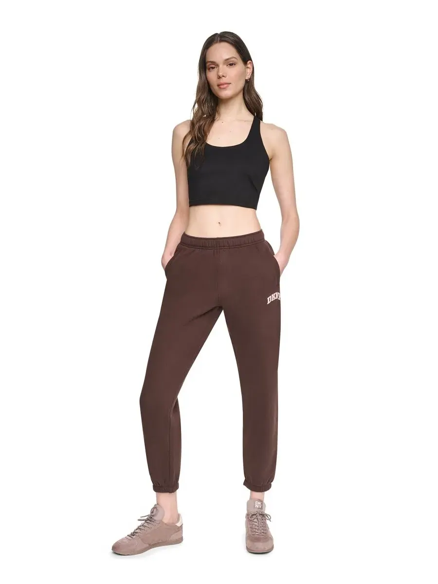 Женские джоггеры с мини-принтом Varsity и средней посадкой DKNY Sport — изображение 2 из 10, розовый