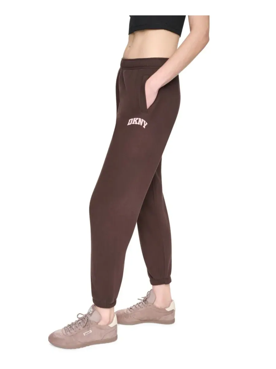 Женские джоггеры с мини-принтом Varsity и средней посадкой DKNY Sport — изображение 3 из 10, розовый