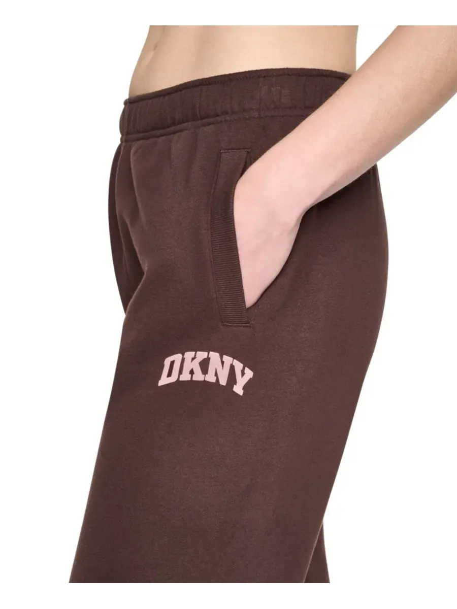 Женские джоггеры с мини-принтом Varsity и средней посадкой DKNY Sport — изображение 4 из 10, розовый