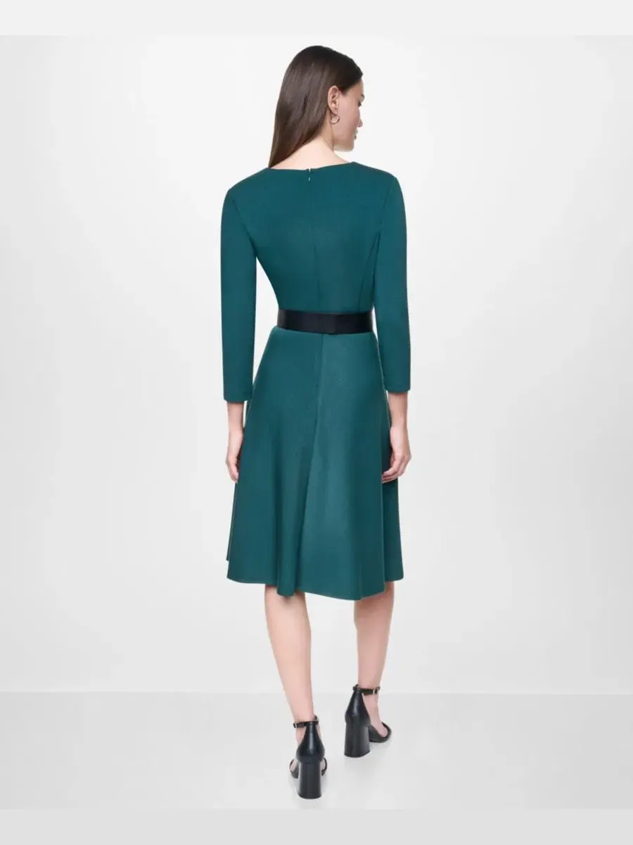 Платье-трапеция с длинным рукавом, V-образным вырезом и поясом DKNY — изображение 5 из 5, малахит