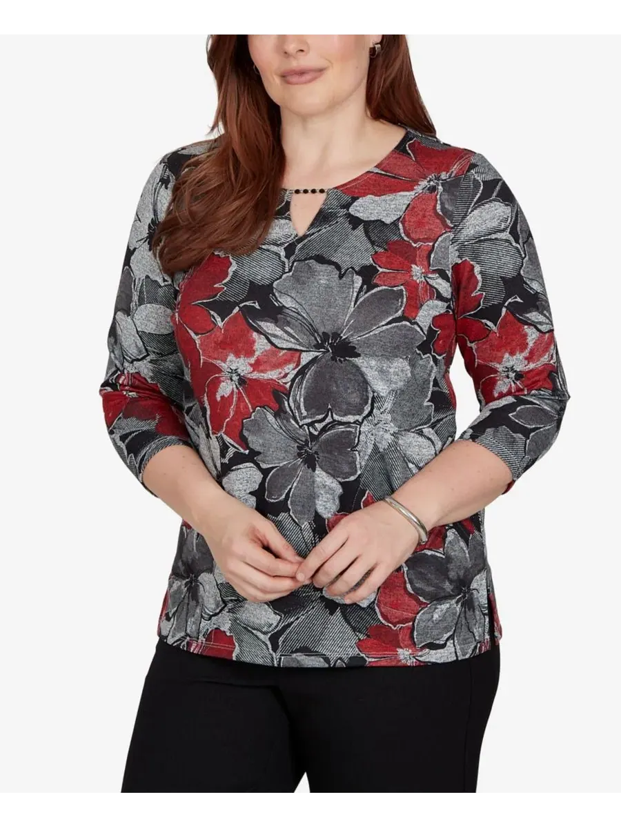 Футболка с текстурным цветочным принтом и рукавом 3/4, модель Petite Textured Floral 3/4 Sleeve — изображение 1 из 6