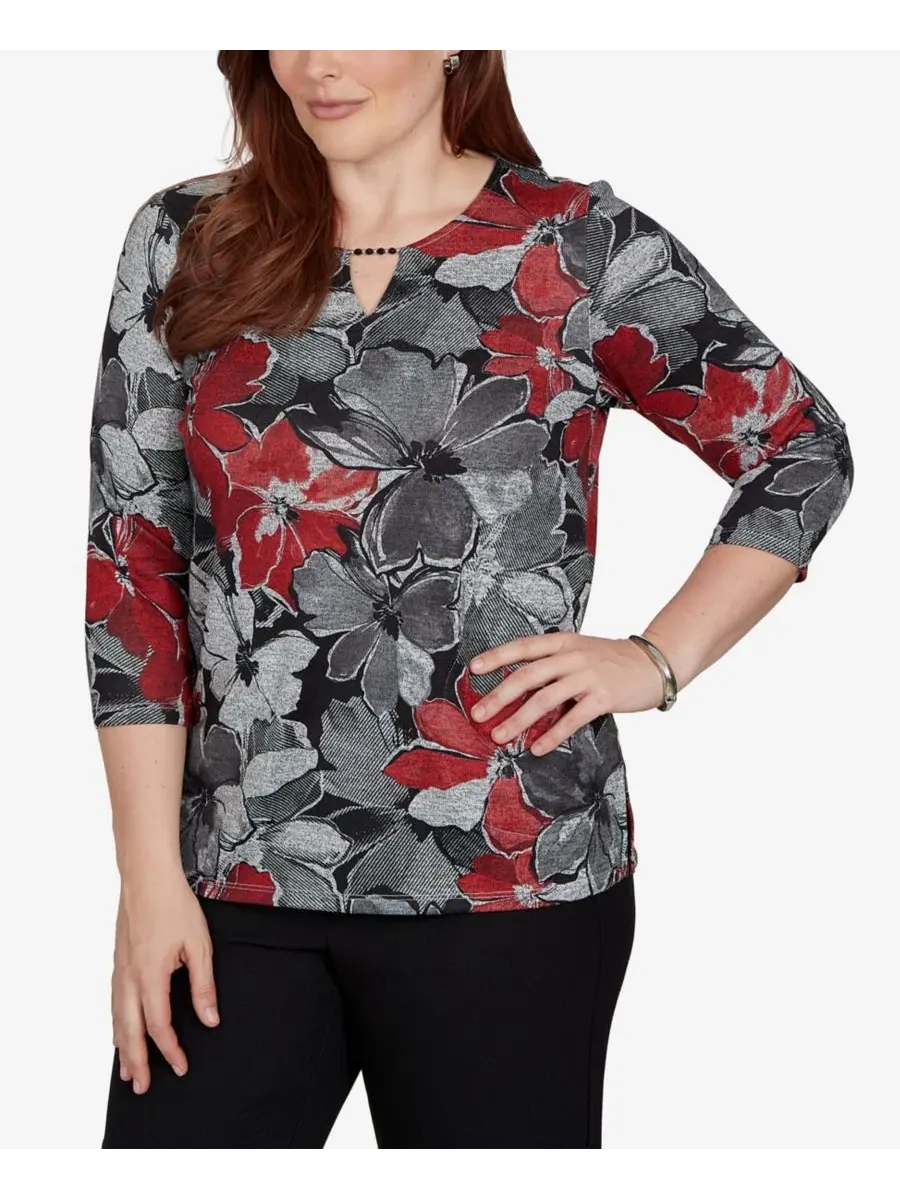 Футболка с текстурным цветочным принтом и рукавом 3/4, модель Petite Textured Floral 3/4 Sleeve — изображение 2 из 6