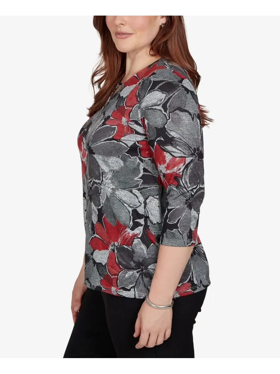 Футболка с текстурным цветочным принтом и рукавом 3/4, модель Petite Textured Floral 3/4 Sleeve — изображение 3 из 6
