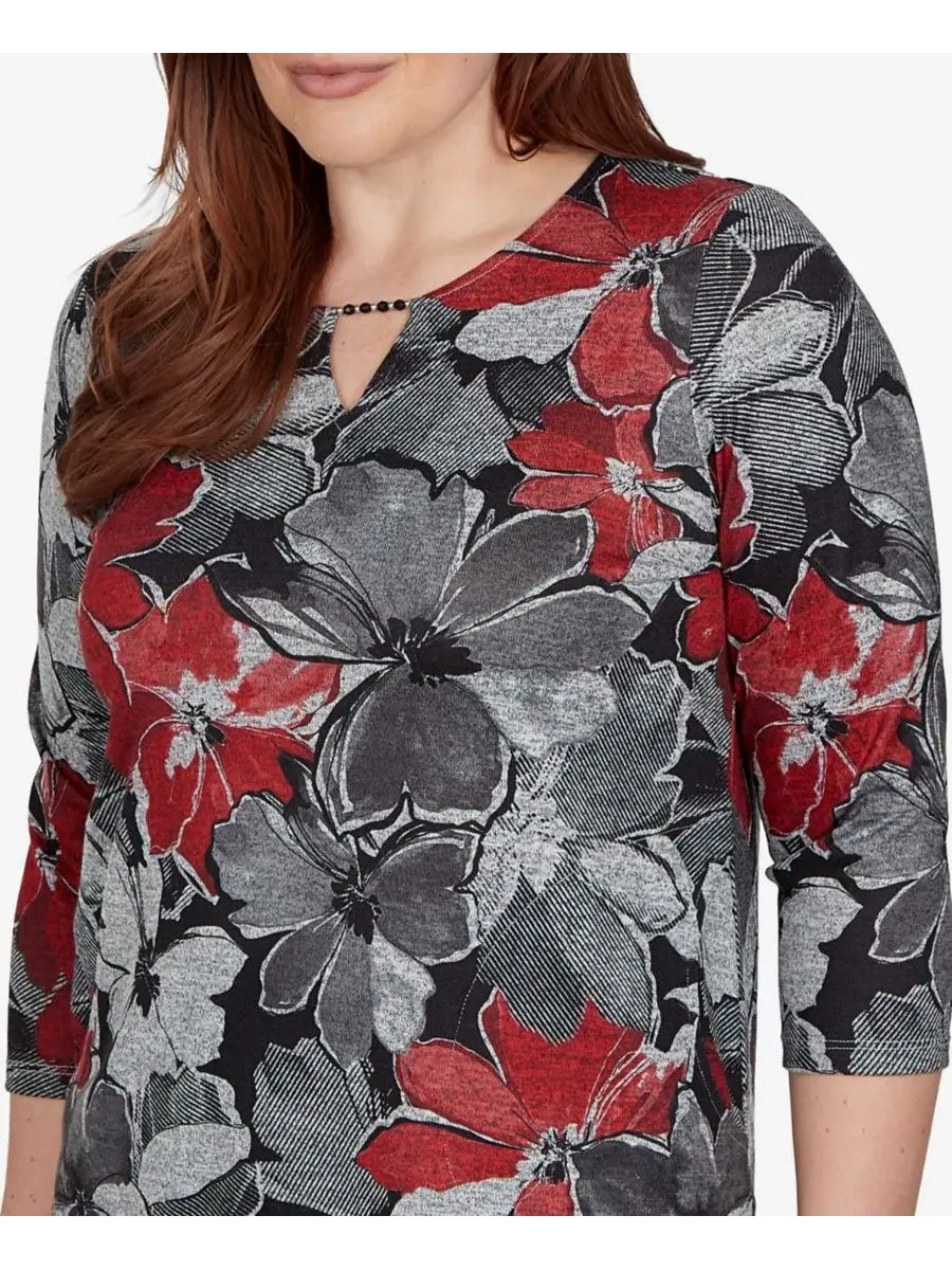 Футболка с текстурным цветочным принтом и рукавом 3/4, модель Petite Textured Floral 3/4 Sleeve — изображение 4 из 6