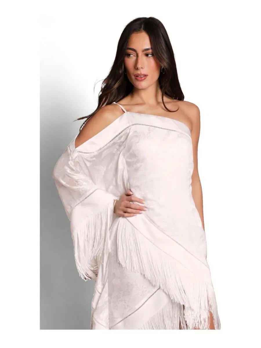 Асимметричное платье с бахромой, модель Asymmetric Fringe One-Shoulder Coast — изображение 2 из 4, белый
