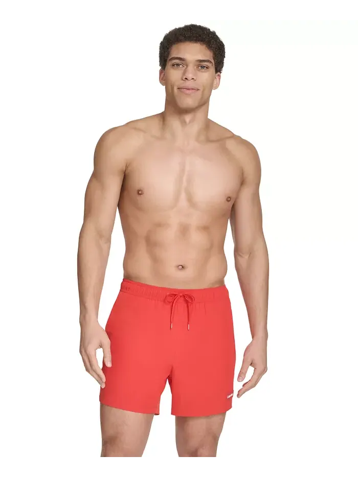 Мужские основные плавки Euro Regular-Fit Quick-Dry 5" с компрессионным лайнером Calvin Klein — изображение 1 из 6, красный