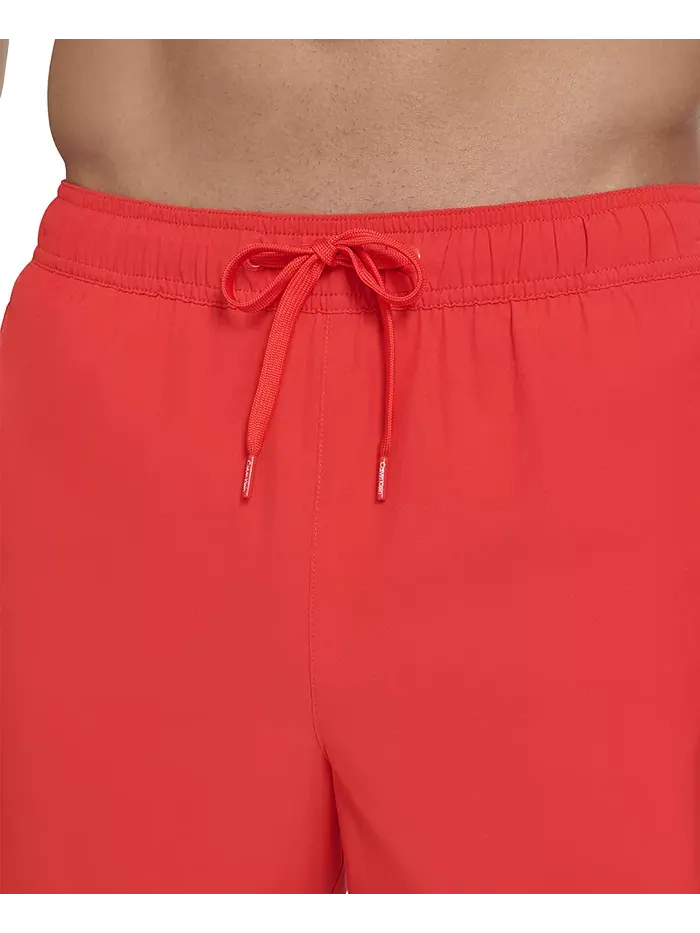 Мужские основные плавки Euro Regular-Fit Quick-Dry 5" с компрессионным лайнером Calvin Klein — изображение 4 из 6, красный