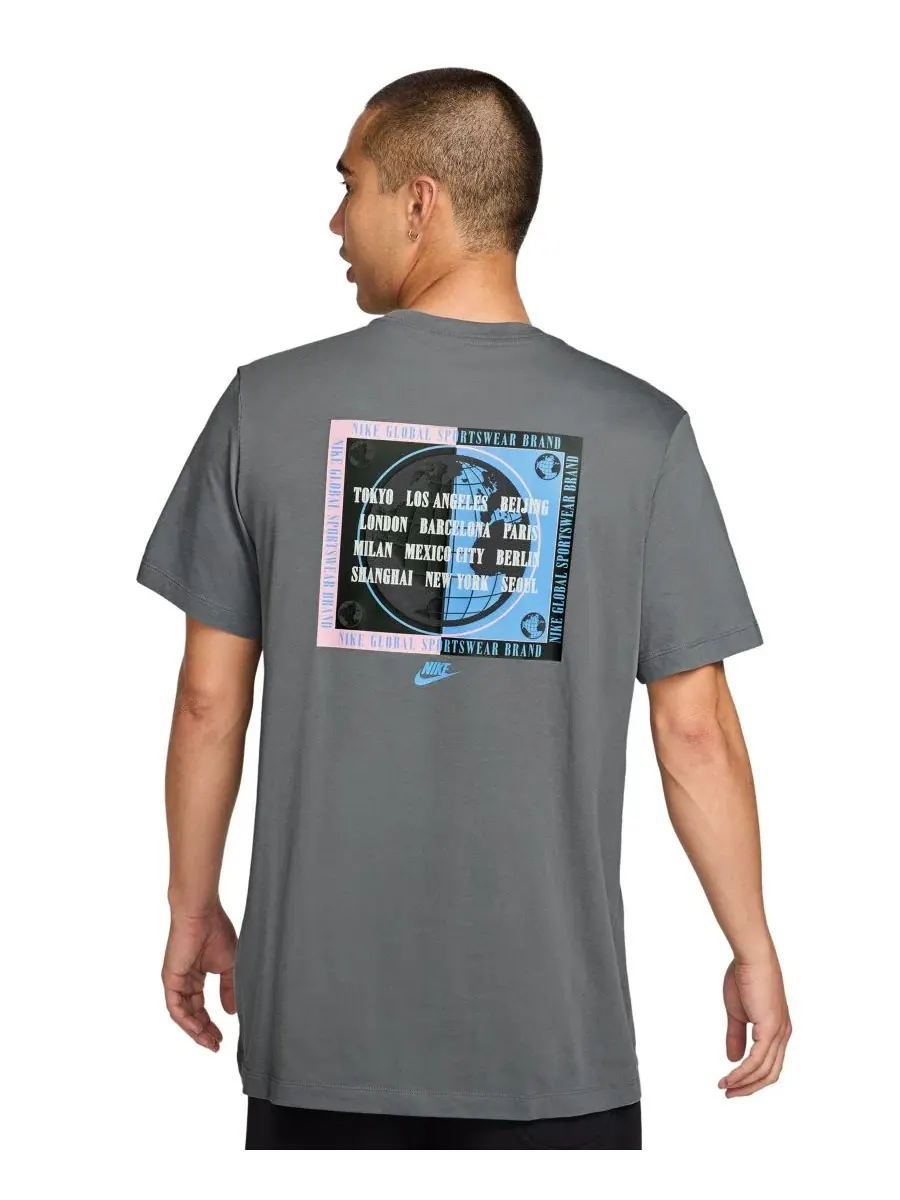 Футболка с коротким рукавом и принтом Nike Sportswear Men's Classic-Fit Short-Sleeve Graphic T-Shirt — изображение 1 из 3