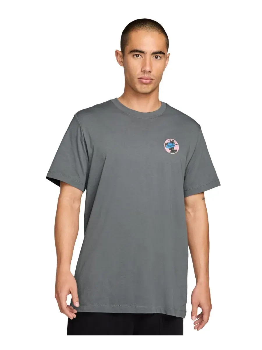 Футболка с коротким рукавом и принтом Nike Sportswear Men's Classic-Fit Short-Sleeve Graphic T-Shirt — изображение 2 из 3