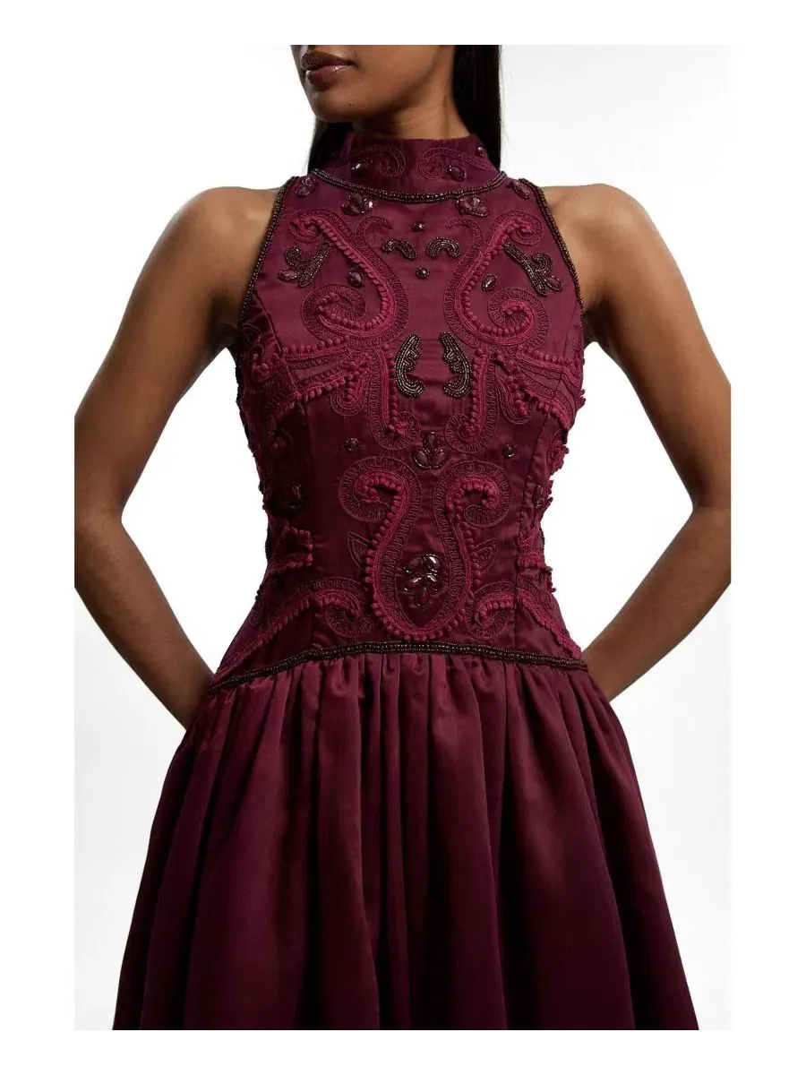 Платье-трапеция с высоким воротом и принтом Taffeta High Neck Fit and Flare Dress Karen Millen — изображение 2 из 4, сливавый