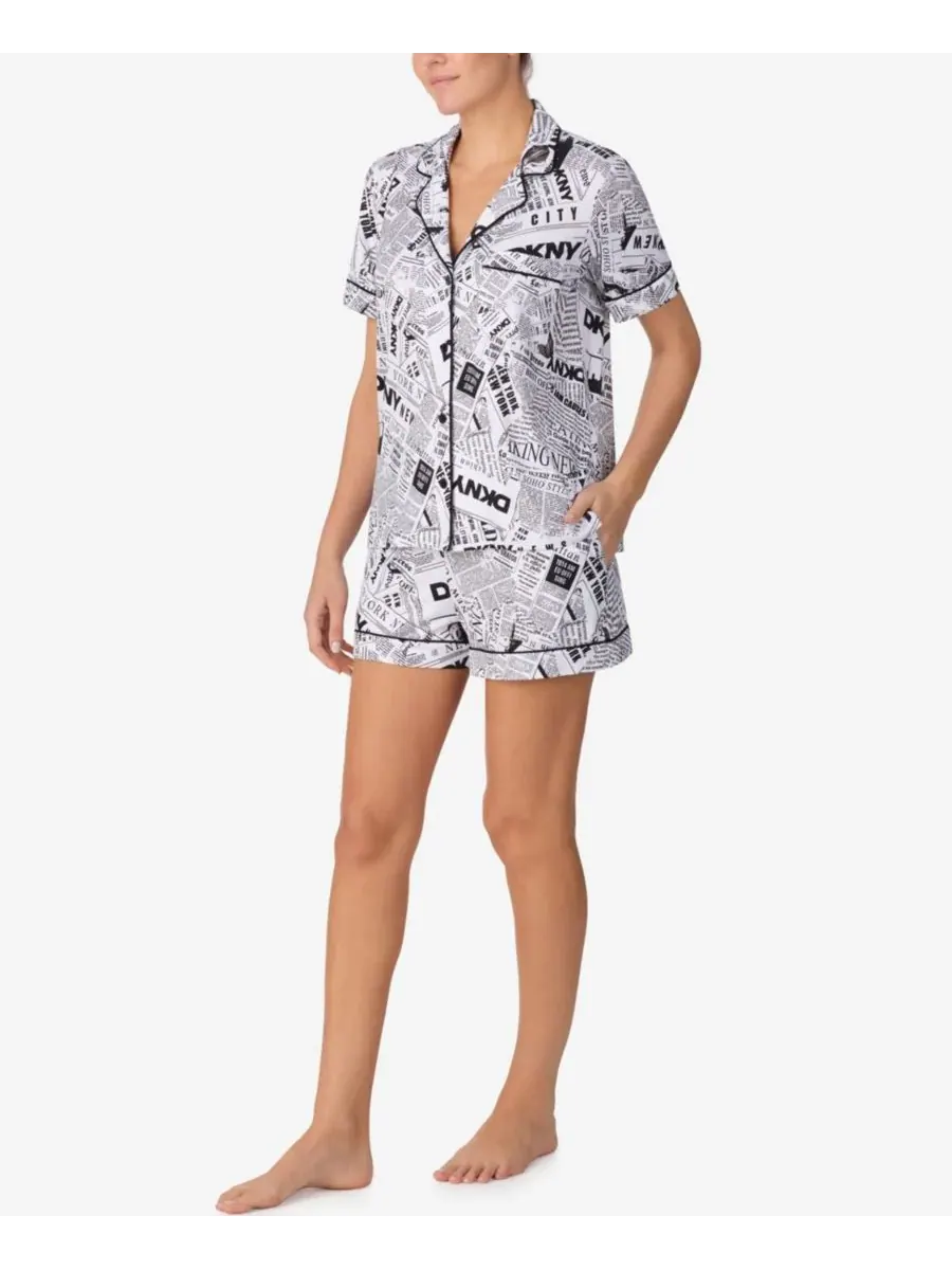 DKNY Комплект женской пижамы: топ с короткими рукавами и воротником-стойкой, боксеры, 2 предмета — изображение 2 из 3