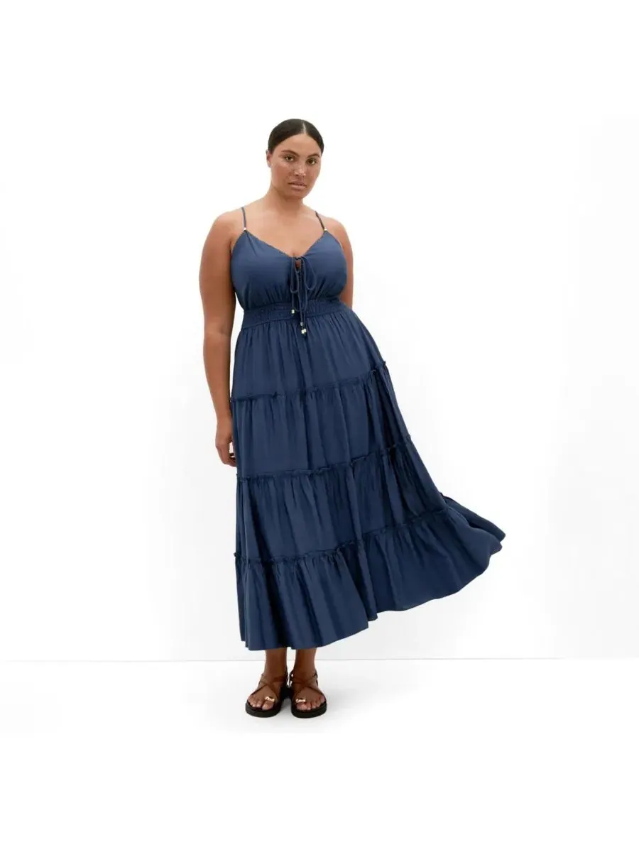 Платье-макси с кружевной отделкой Aiza Tier Maxi Dress CITY CHIC — изображение 1 из 5, синий