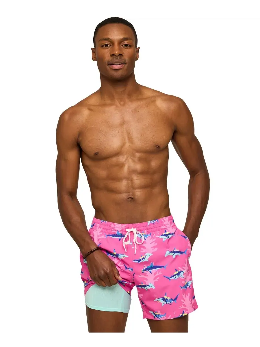 Chubbies Мужские классические плавки The Great Pink Sharks, длина 5,5 дюймов — изображение 1 из 3, яркий розовый