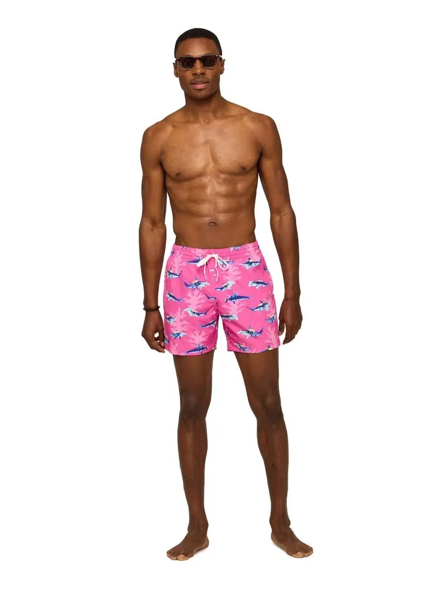 Chubbies Мужские классические плавки The Great Pink Sharks, длина 5,5 дюймов — изображение 2 из 3, яркий розовый