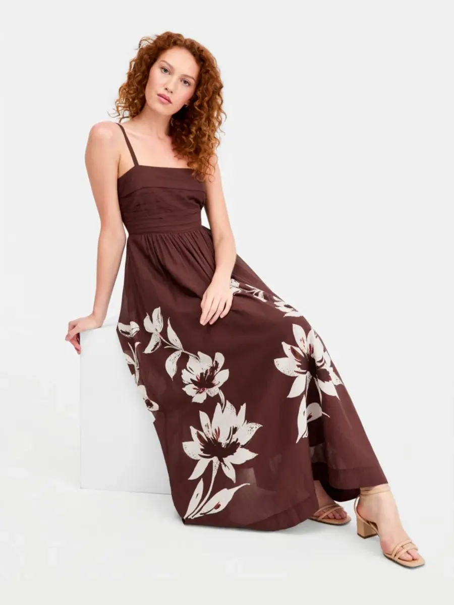 Платье макси с плиссированным лифом и принтом, модель Pleated-Bodice Printed Cotton Maxi Dress — изображение 2 из 6