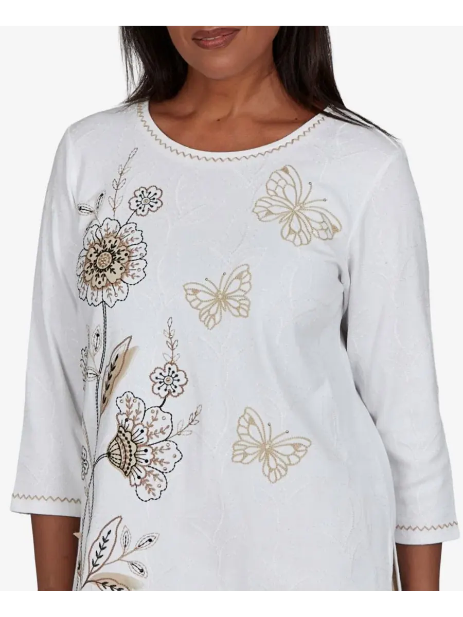 Топ с принтом и вышивкой Travel Advisory Floral Butterfly Line Embroidered Alfred Dunner — изображение 4 из 5, белый