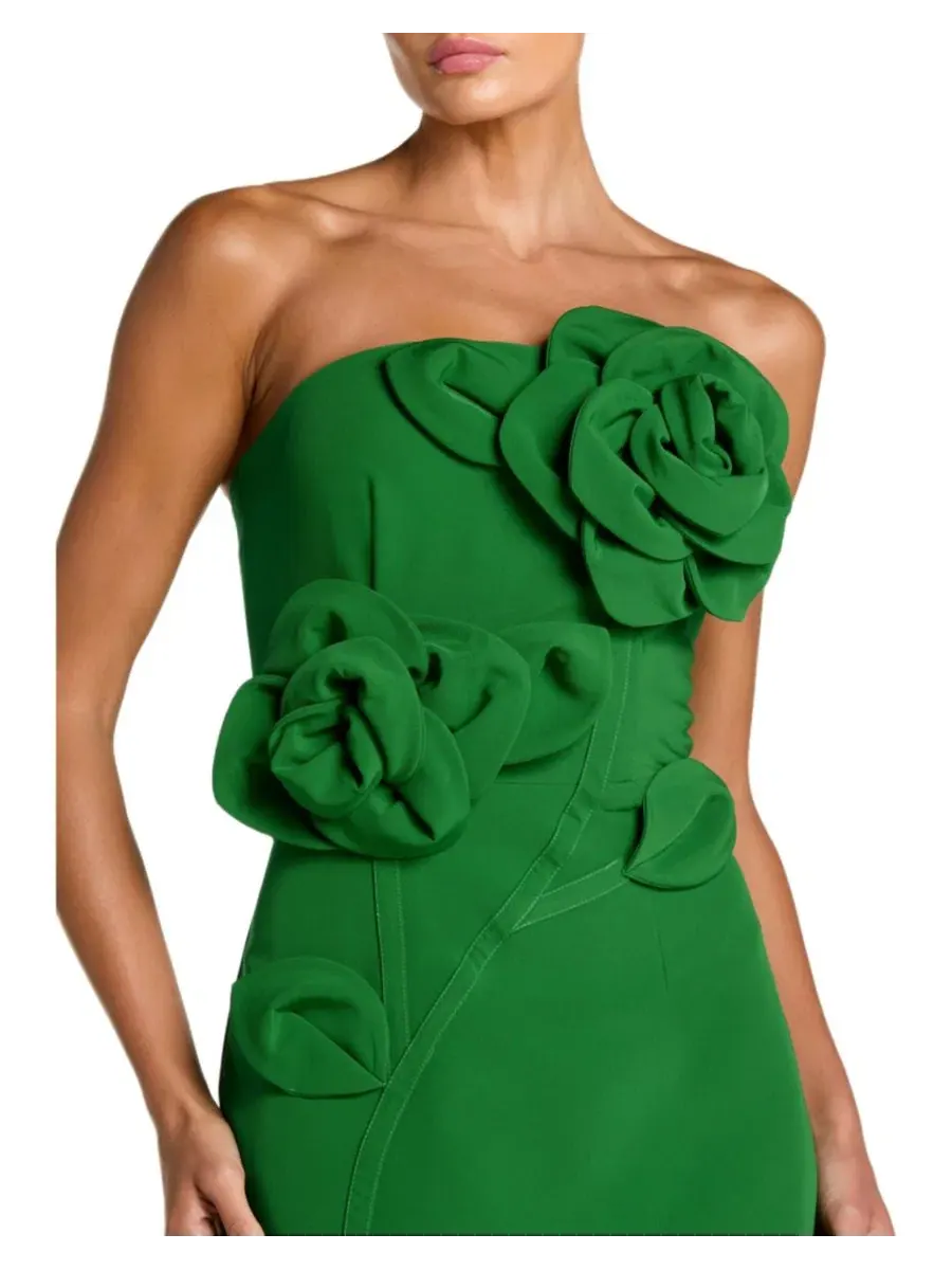 Платье миди из крепа без бретелек с 3D цветочными аппликациями Petite Crepe Strapless Midi Dress — изображение 3 из 6