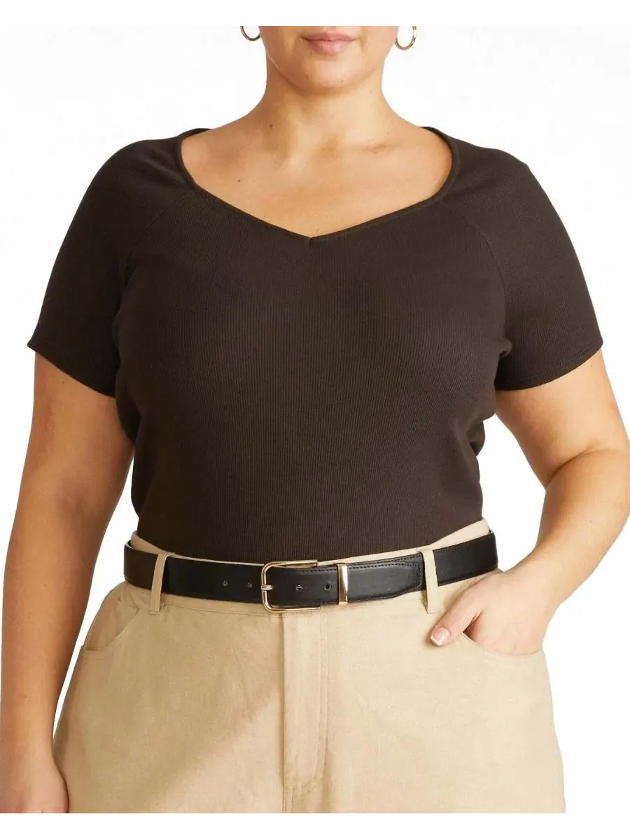 Футболка из риба с мягким вырезом сердечком и рукавом реглан Carey Plus Size Universal Standard — изображение 1 из 3