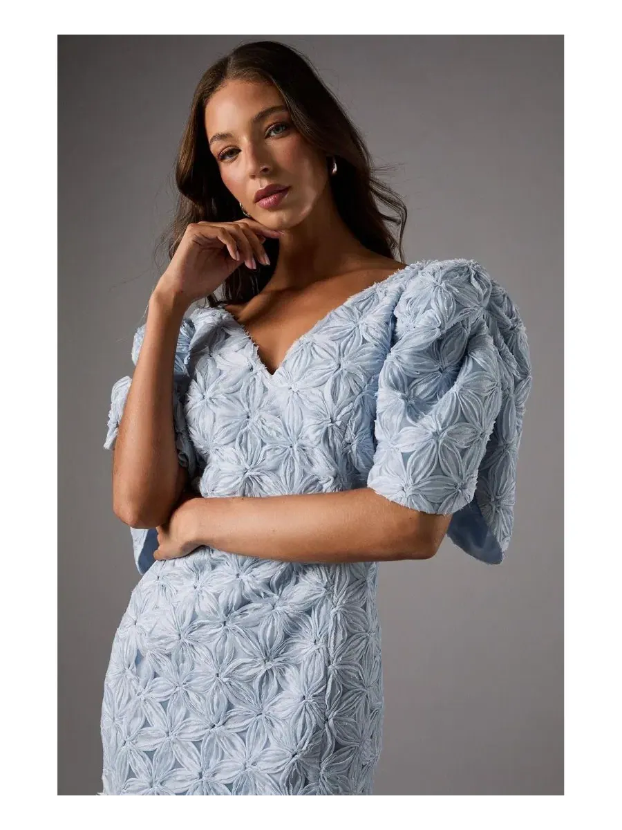 Платье-футляр с цветочным кружевом, с коротким рукавом-фонарик, V-образным вырезом Coast — изображение 4 из 5, бледный синий