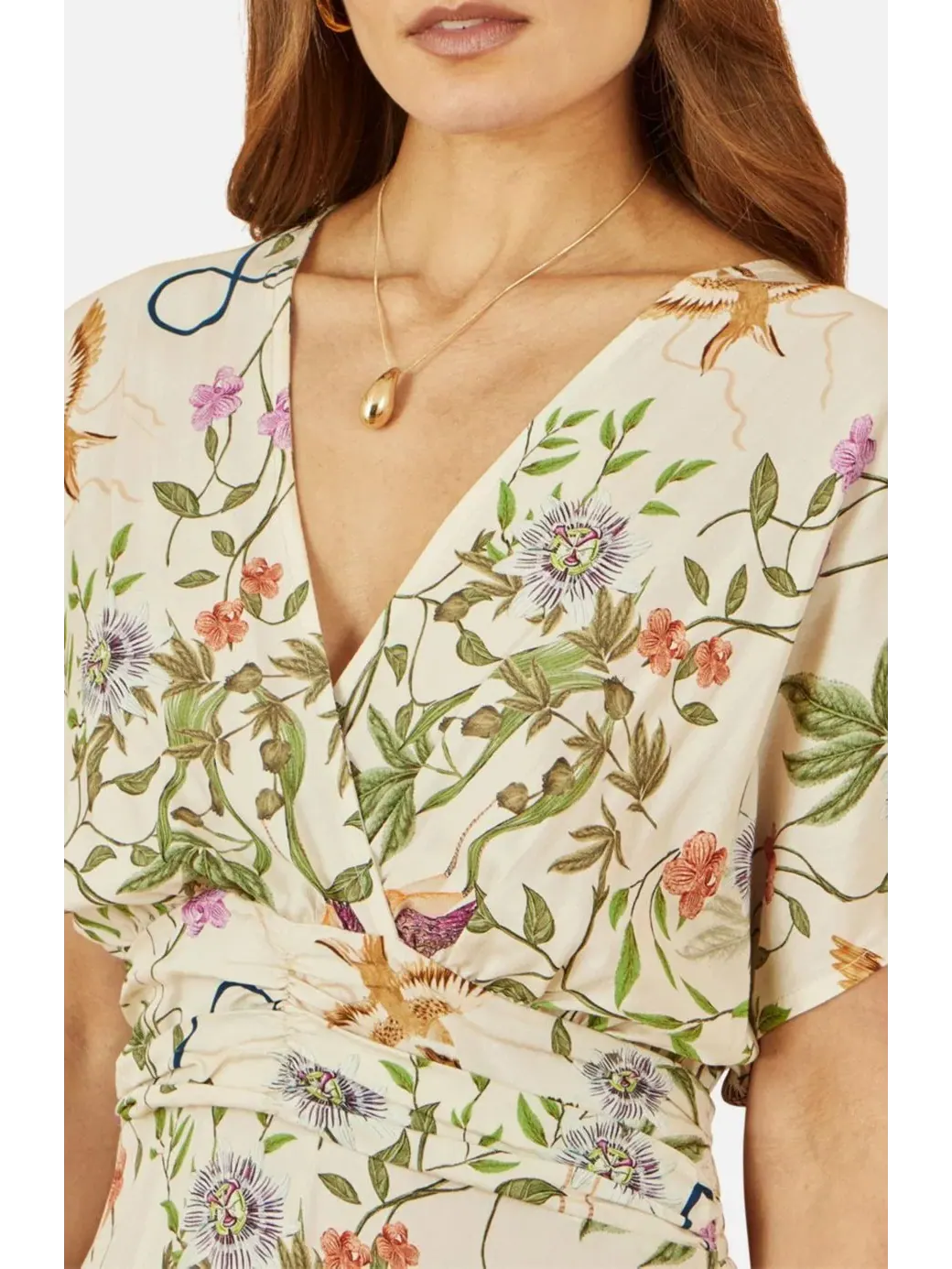 Платье миди с принтом, модель Floral Print Ruched Waist Yumi — изображение 7 из 8, бежевый