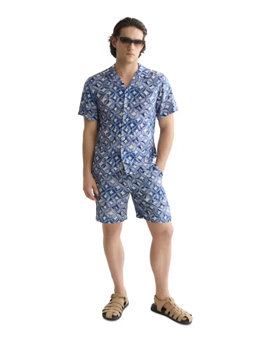 Мужская рубашка с коротким рукавом с принтом Tiles Flower Blue SCOTCH & SODA — изображение 2 из 10, синий