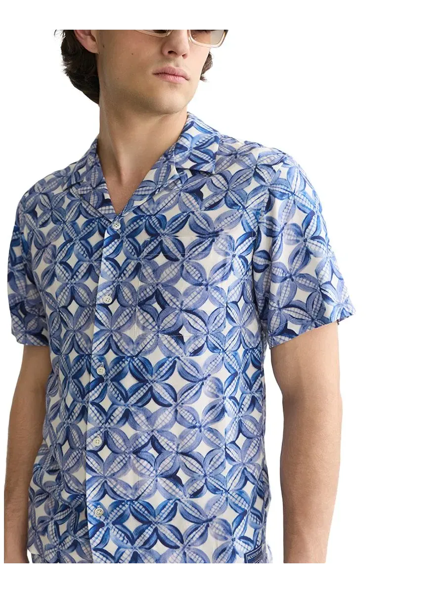 Мужская рубашка с коротким рукавом с принтом Tiles Flower Blue SCOTCH & SODA — изображение 3 из 10, синий