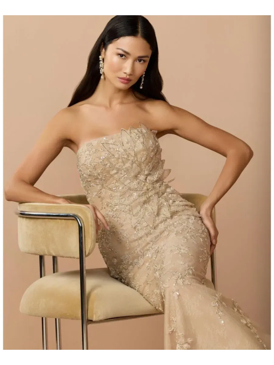 Платье-русалка с 3D цветами и жемчугом Petite Beaded Mermaid Gown with 3D Flowers Mac Duggal — изображение 5 из 6, золото