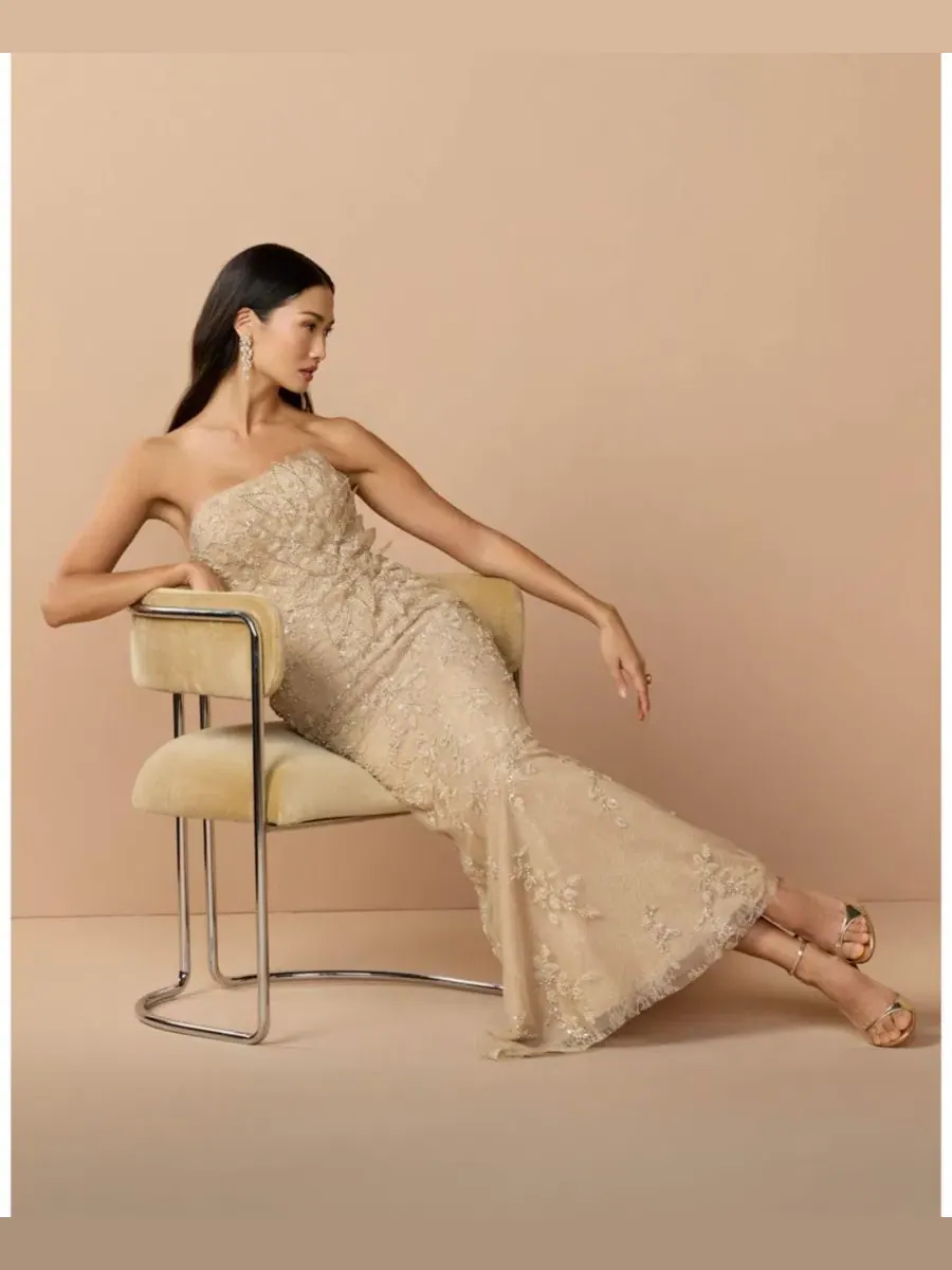 Платье-русалка с 3D цветами и жемчугом Petite Beaded Mermaid Gown with 3D Flowers Mac Duggal — изображение 6 из 6, золото