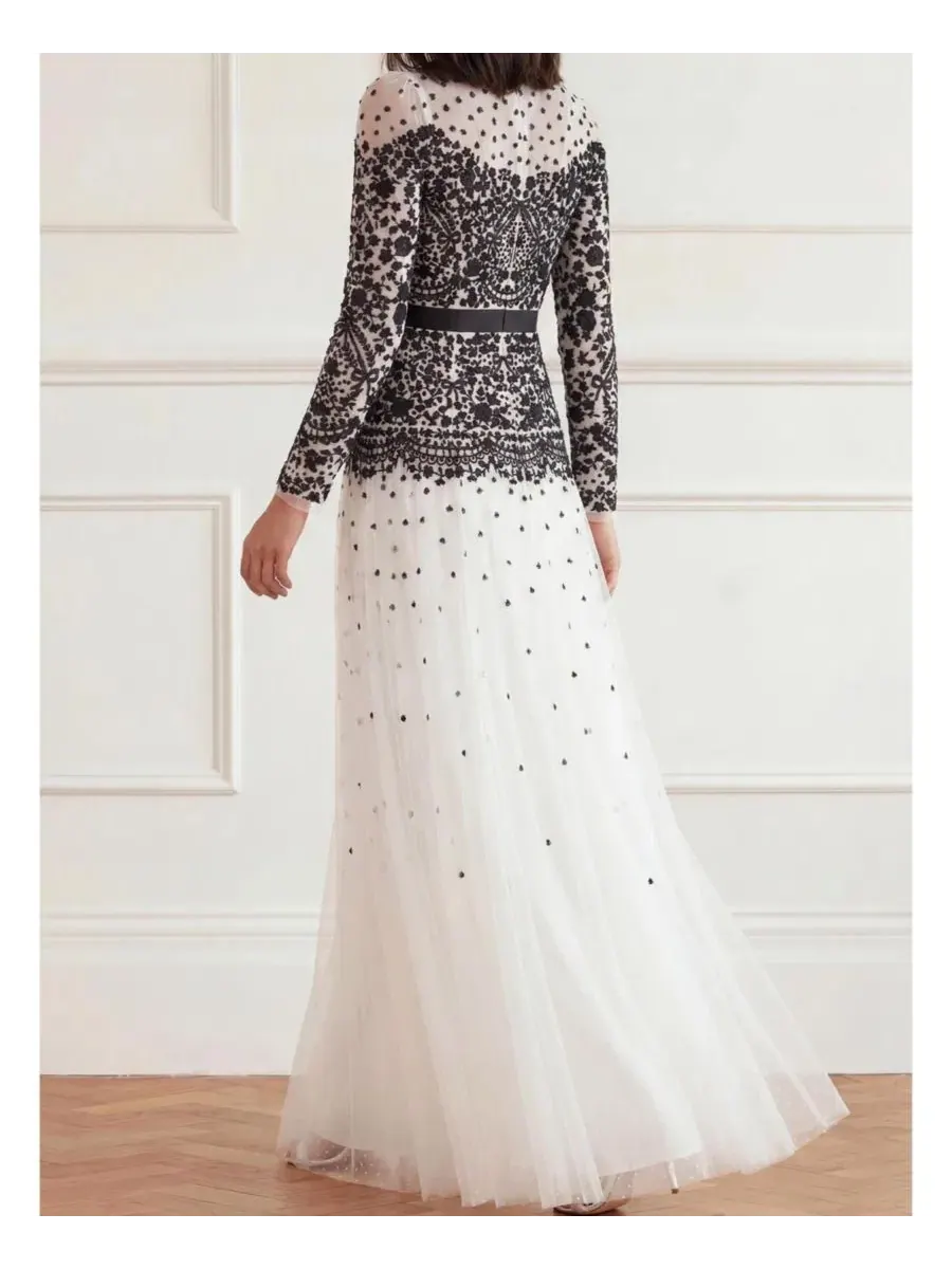 Платье макси с длинным рукавом Gilded Long Sleeve Maxi Lace Gown Needle & Thread — изображение 3 из 4, графитовый