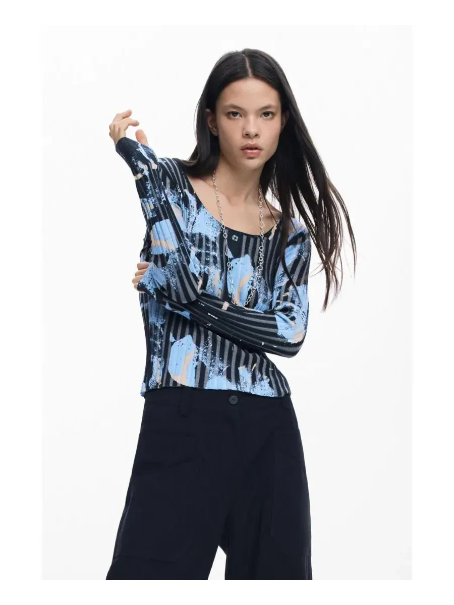 Изящный женский свитер с цветочным узором Desigual — изображение 1 из 6, синий