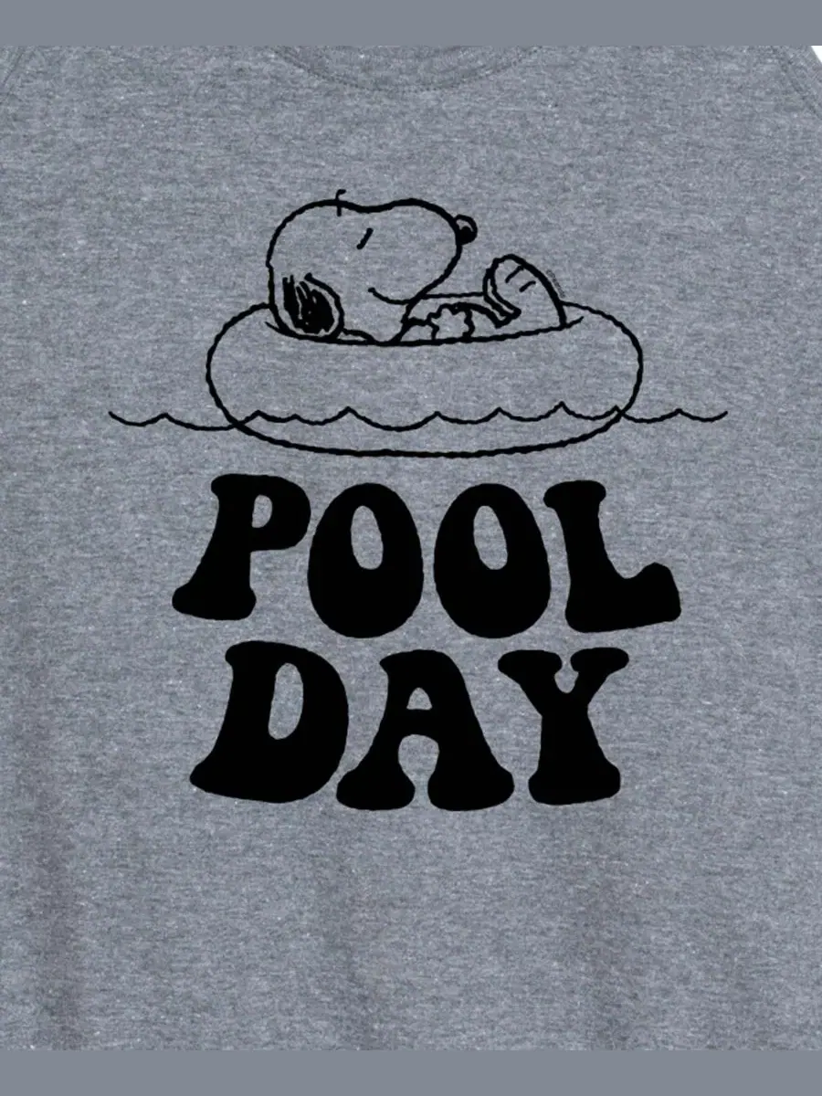 Майка-борцовка с графическим принтом «Peanuts Snoopy Pool Day» больших размеров, с изображением — изображение 2 из 3, серый