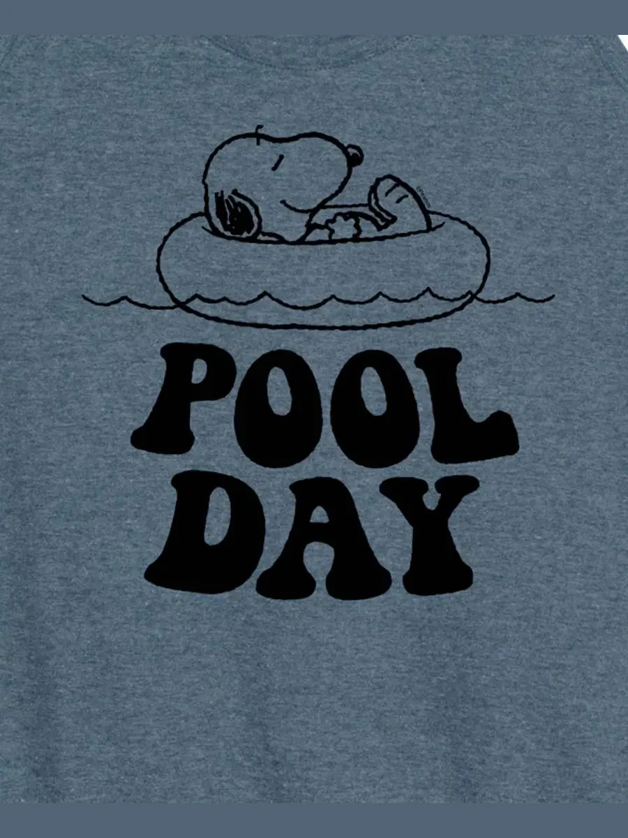Майка-борцовка с графическим принтом «Peanuts Snoopy Pool Day» больших размеров, с изображением — изображение 2 из 3, синий