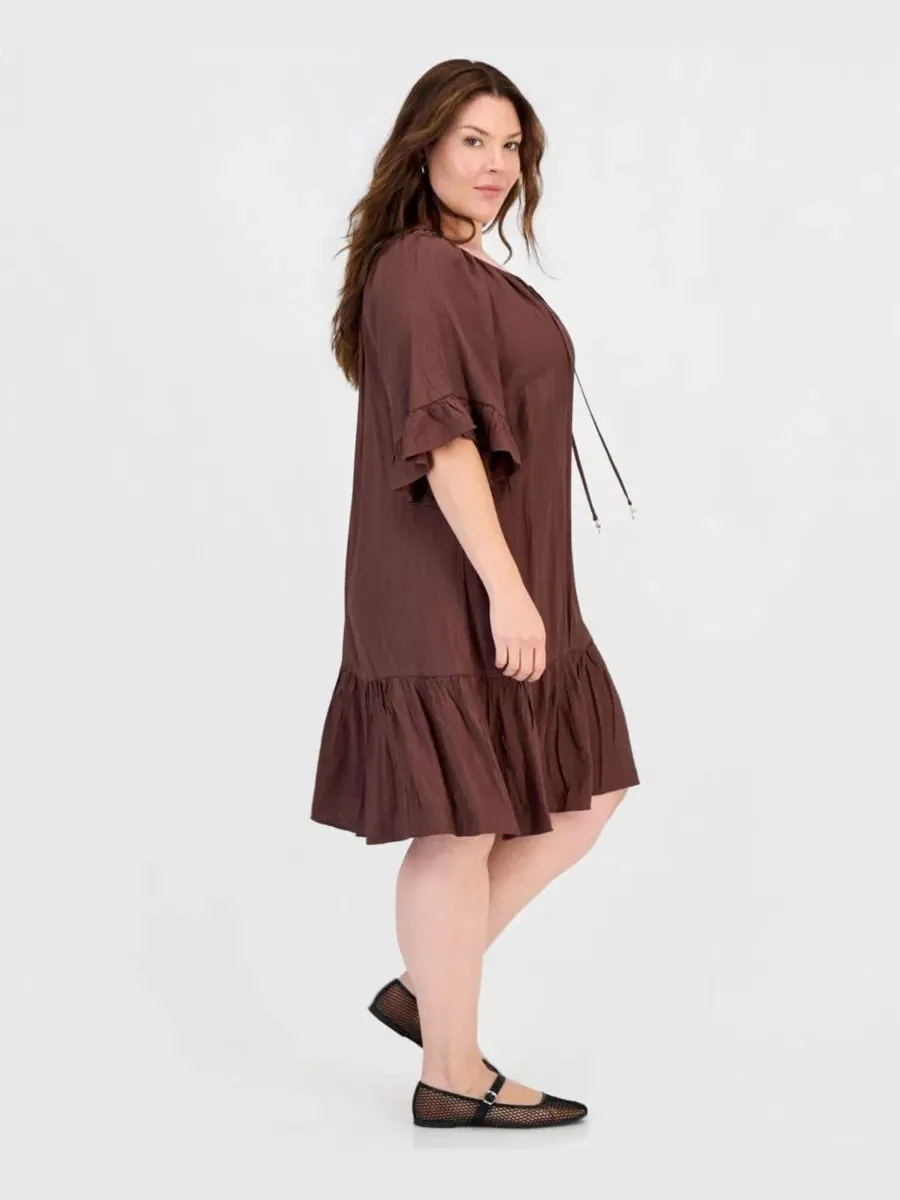 Платье с воланами по низу и рукавом-колоколом, модель Plus Size Ruffle-Hem Bell-Sleeve Split-Neck — изображение 2 из 5