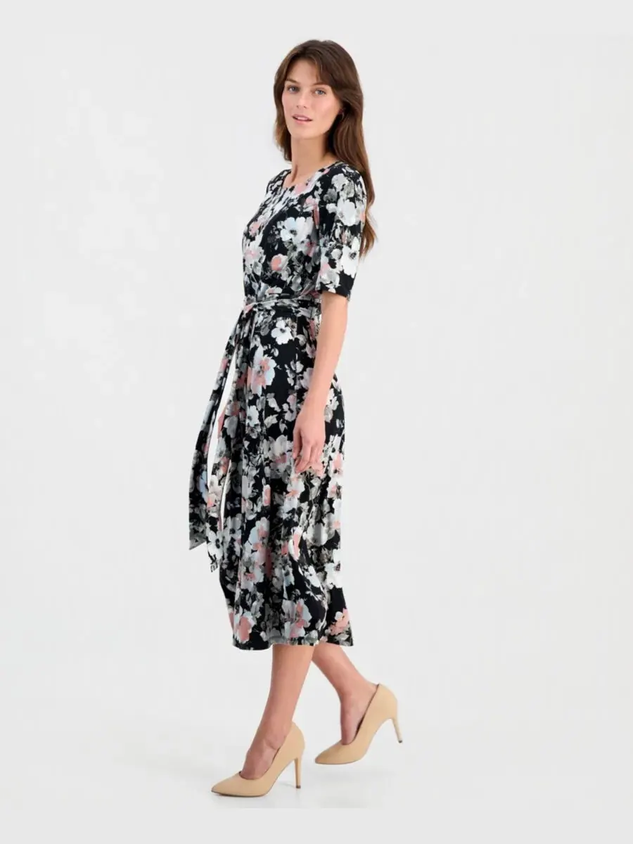 Платье-трапеция с принтом Elbow-Sleeve Fit & Flare Kasper — изображение 3 из 5, черный мульти