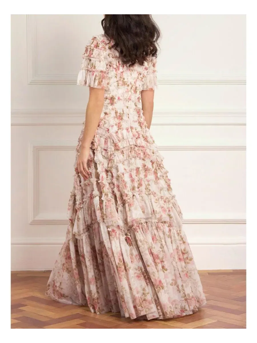 Платье-макси с воротником-мандарин Summer's Valentine Ruffle Gown Needle & Thread — изображение 4 из 4, белый