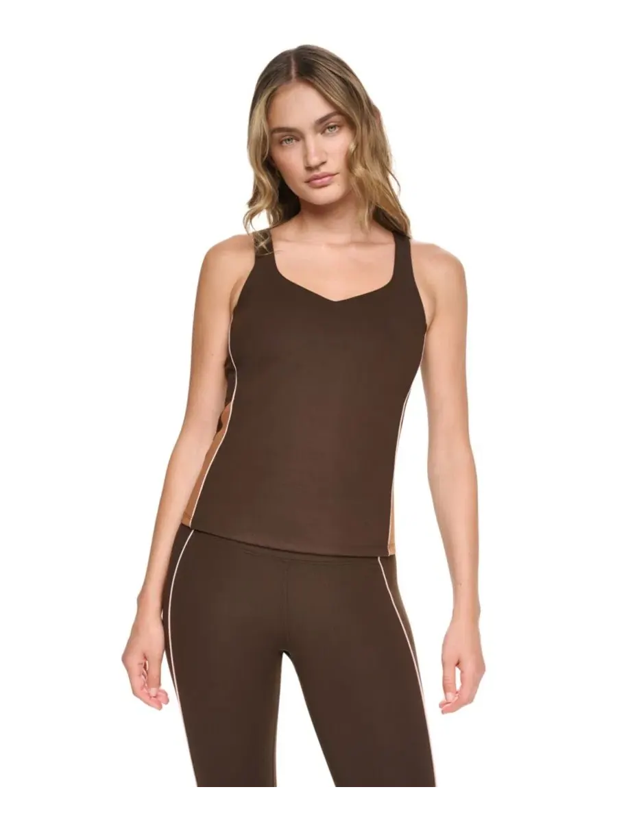 Топ с встроенным бюстгальтером, V-образным вырезом и цветовым блоком DKNY Sport — изображение 1 из 6, бежевый