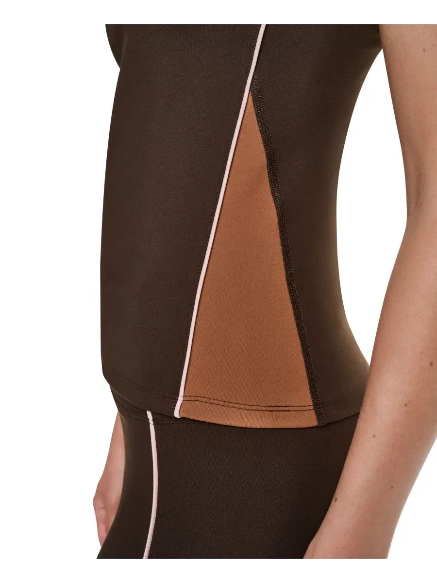 Топ с встроенным бюстгальтером, V-образным вырезом и цветовым блоком DKNY Sport — изображение 5 из 6, бежевый