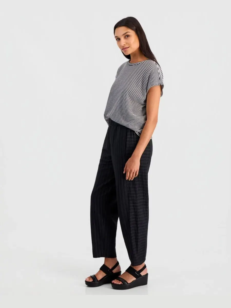 Брюки-фонарик с высокой посадкой, укороченные Eileen Fisher — изображение 3 из 4, черный/белый