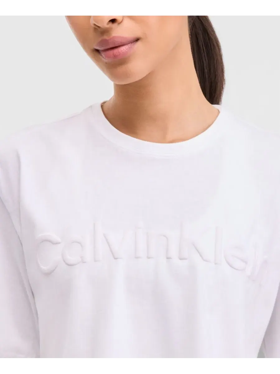 Женская укороченная футболка с объемным принтом-логотипом Calvin Klein Performance — изображение 3 из 4, классический белый