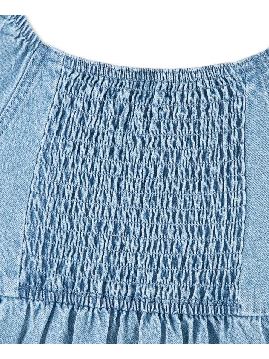 Платье джинсовое с принтом Smocked Denim abercrombie kids — изображение 4 из 4, светлый синий