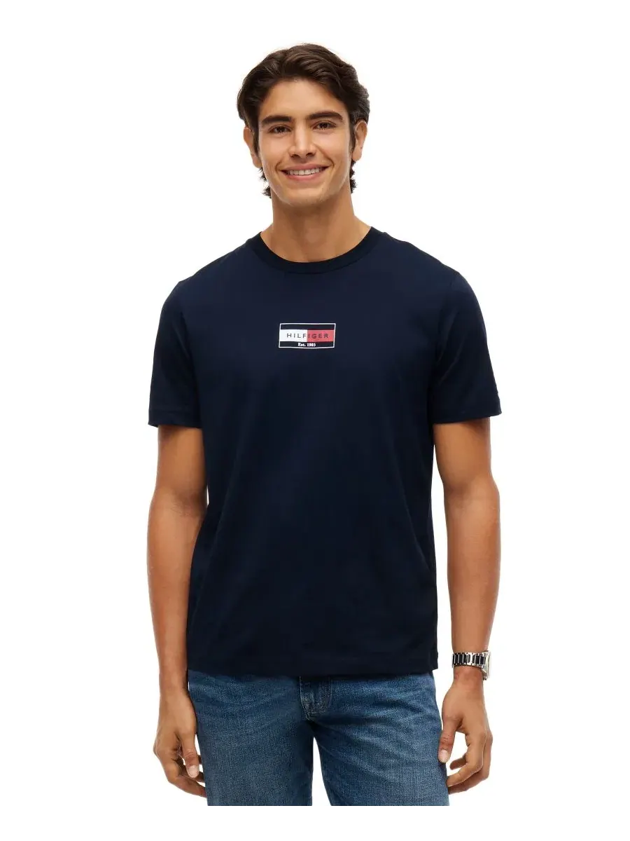Футболка с коротким рукавом Brand Love Small Flag Tommy Hilfiger — изображение 1 из 4, темно-синий
