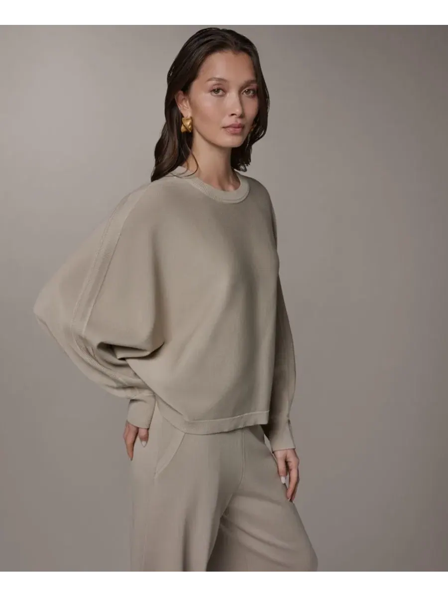 Свитер оверсайз с рукавом-долман и круглым вырезом Donna Karan Weekend — изображение 4 из 6, песчаник