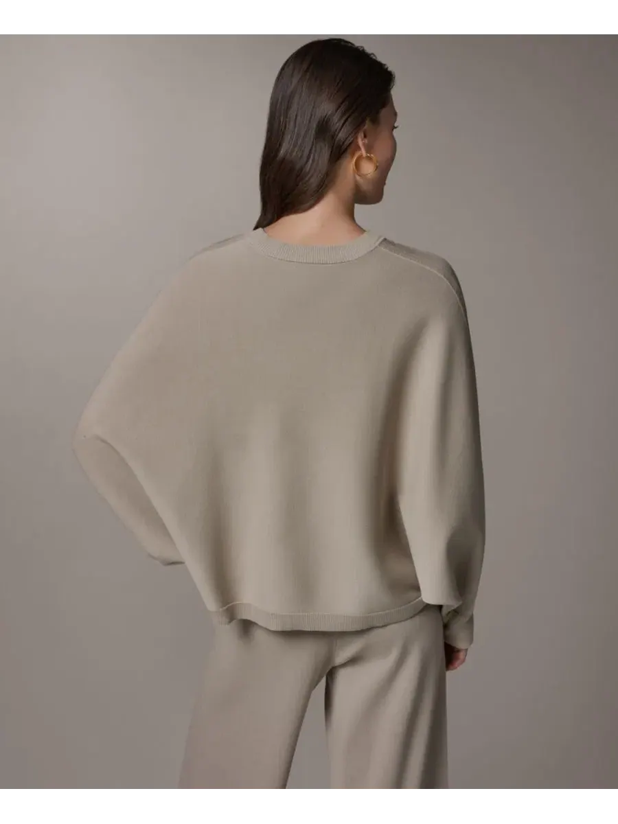 Свитер оверсайз с рукавом-долман и круглым вырезом Donna Karan Weekend — изображение 5 из 6, песчаник
